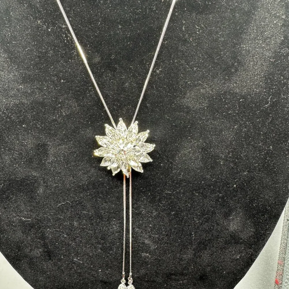 Snowflake - White - Picture 3 of 4
